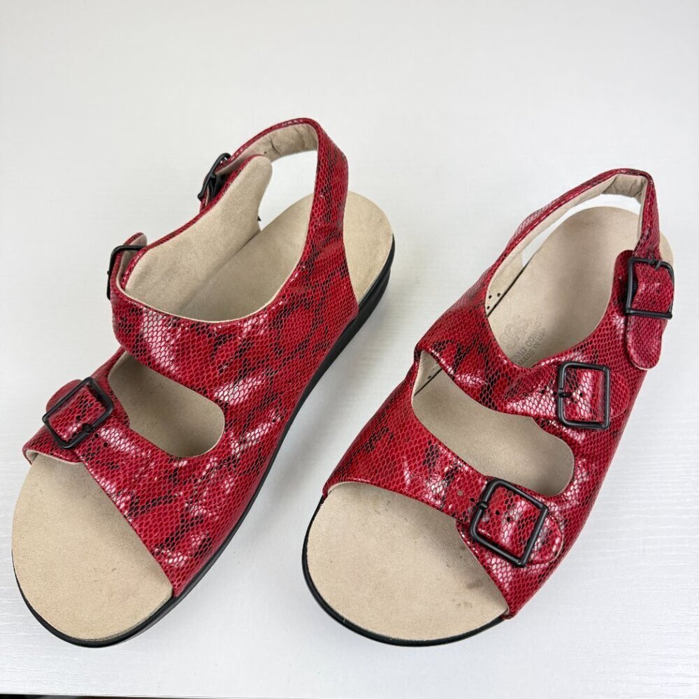 Like New SAS Tripad Comfort Relaxed Slingback Strap Sandals